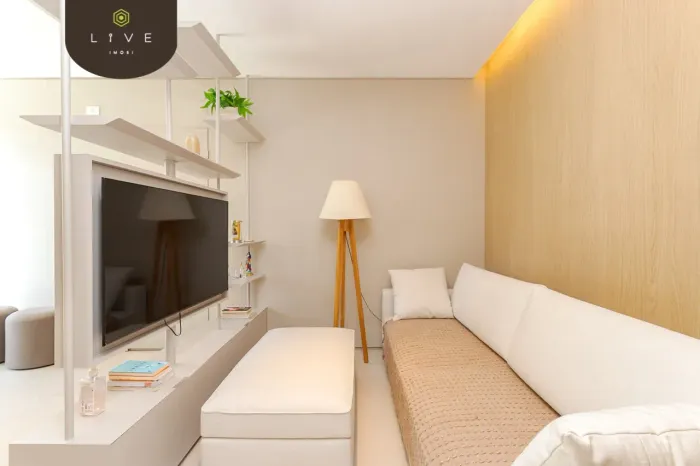 Apartamento mobiliado à venda no Edifício Hedge, 02 quartos, 01 suíte, 2 vagas de garagem