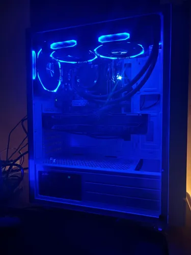 PC GAMER RTX 5070 + RYZEN 7 5700