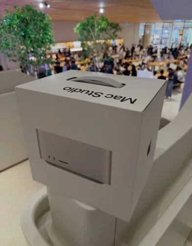 Apple M5 Max 18-core CPU 40-core GPU