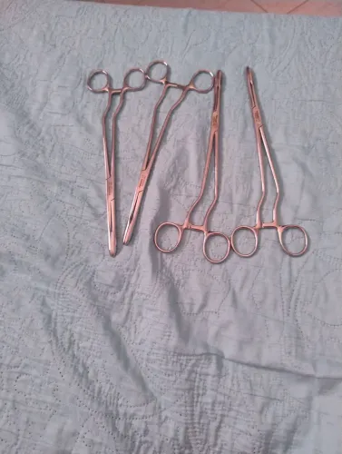 Vende - se 4 pinças cheron semi novas, por 300 reais.