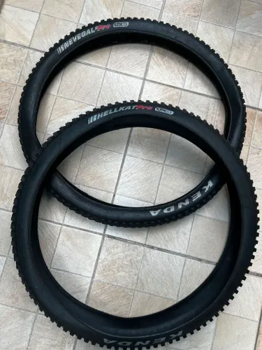 Pneus kenda HellKrat Pro 2,30 em bom estado