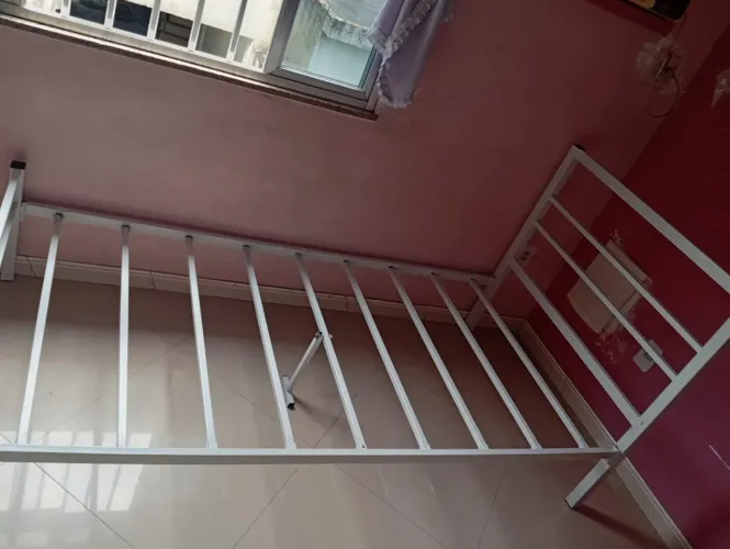 Vendo uma cama de solteiro de ferro