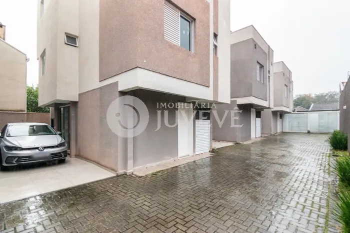 IMOBILIARIA JUVEVE VENDE SOBRADO GUABIROTUBA RUA DO VIAMÃO, 98