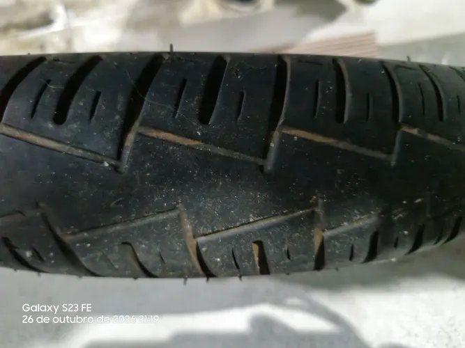 Pneu 90/90/18 com câmara