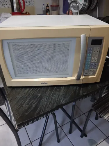 MICRO-ONDAS PHILCO CAPACIDADE PARA 27 LITROS ESTÁ FONCIONANDO PERFEITAMENTE