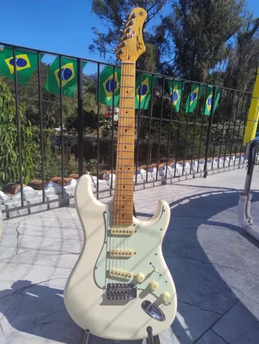 Guitarra tagima 530 series blindada e regulada