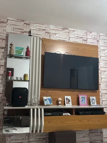 Rack com painel suspenso