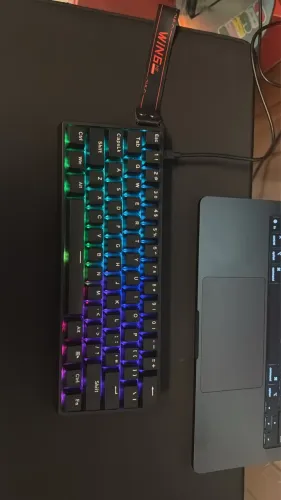 Teclado Magnetico Gamer + Mouse Logitec de brinde