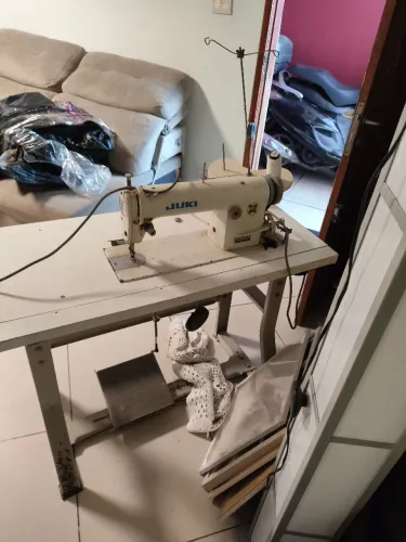 Máquina de costura industrial reta