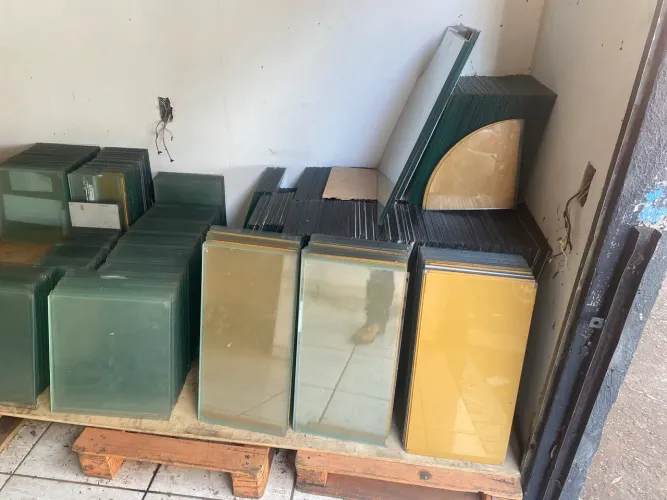 Vitrines Modulados Quase 200 mts de vidros