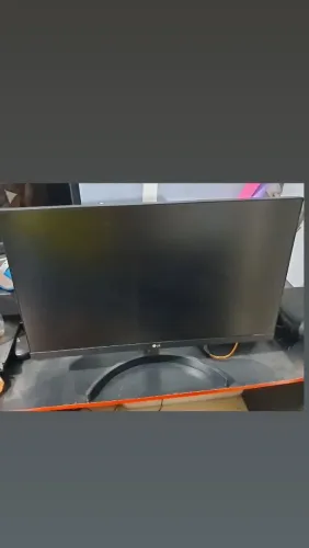 Monitor LG 23,8 polegadas, semi novo em excelente estado..