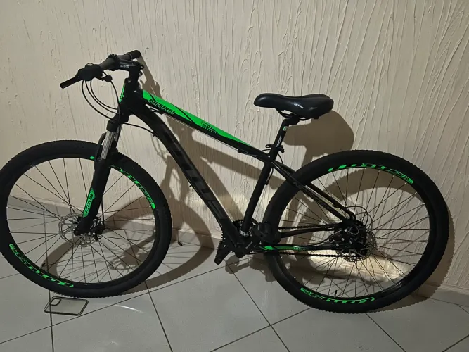 Vendo bicicleta lótus com aro 29 em perfeito estado. 