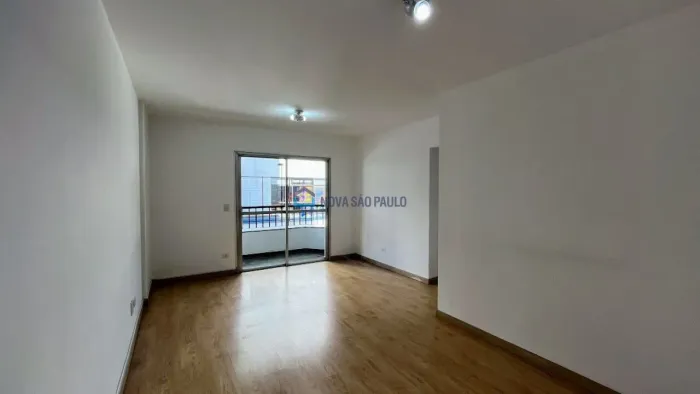 Apartamento à venda no Campo Belo com 2 Quartos e 2 Vagas