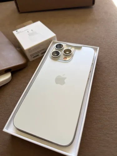 iPhone 15 Pro Max 256Gb Branco + fonte original Apple 