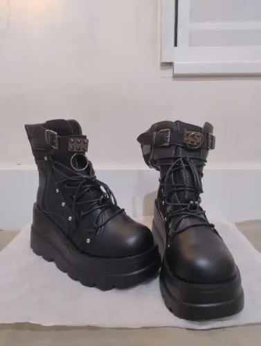 Coturno gótico/punk feminino (ler descrição)