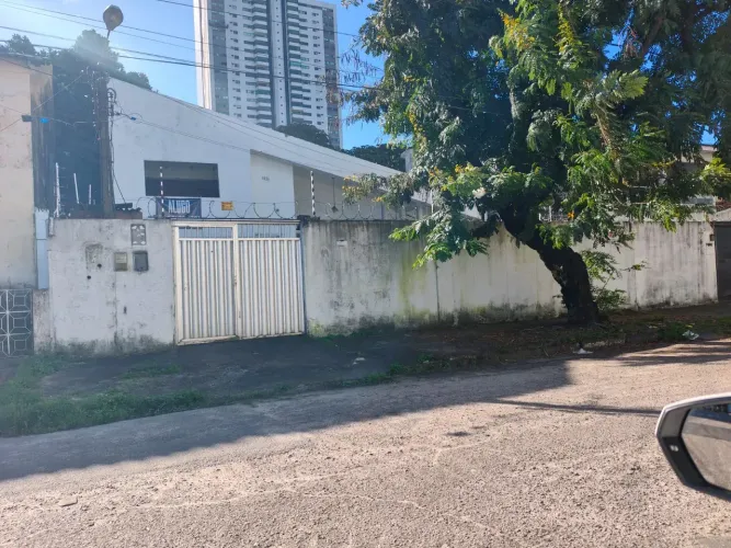 Imóvel para aluguel possui 350 metros quadrados com 6 quartos em Torreão - Recife - PE