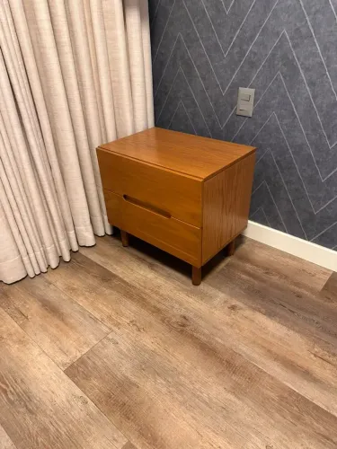 Mesa de cabeceira Álamo Prima Linea <br><br>60 largura<br>40 profundidade <br>57 altura