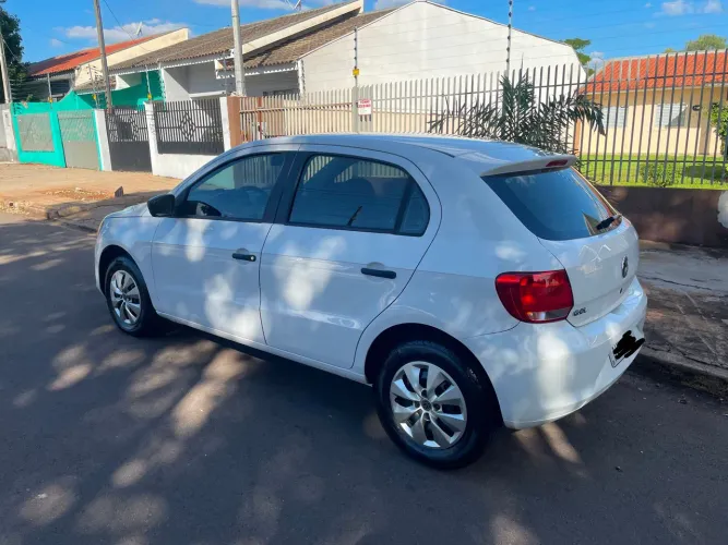 Volkswagen Gol (novo) 1.0 MI Total Flex 8V 4P 2013