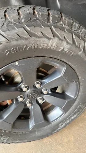 Vendo 4 pneus kumho A/T 265/70 R18