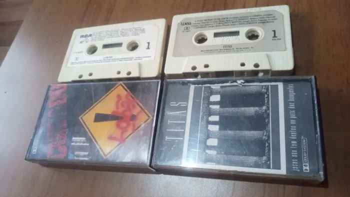 2 fitas k7s Lobão e titãs zeradas funcionando perfeitamente