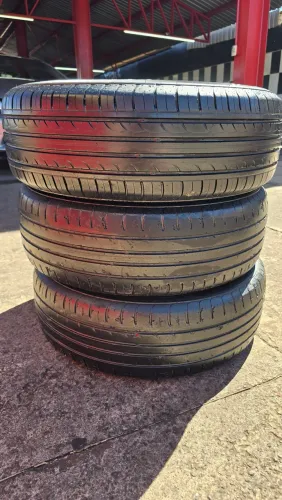 Vendo 3pneus em bom estado 50% ou mas e 2 com 40% da marca Nexus medida 215/65-16