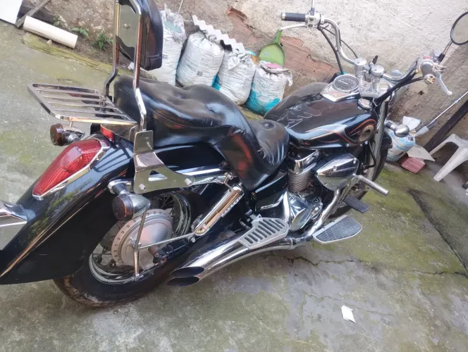Honda shadow 750.