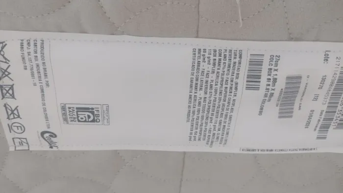 Base de cama + colchão de solteiro, região Itacorubi.