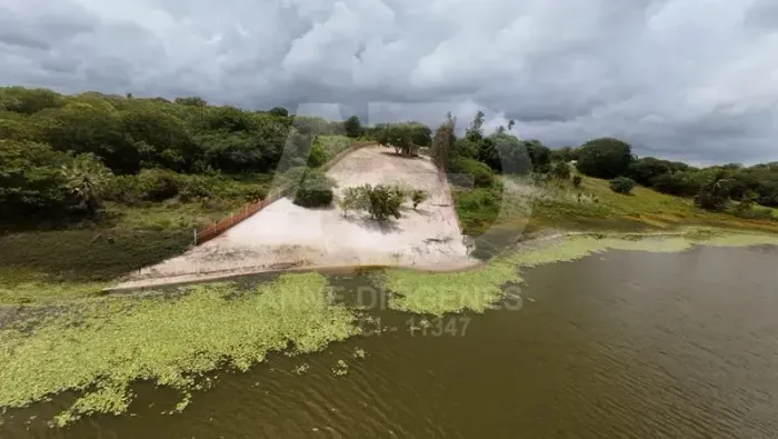 Imóvel para venda possui 55000 metros quadrados em Lagoa do Uruau - Beberibe - CE