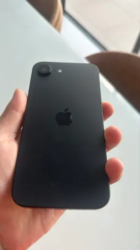 iPhone 16e