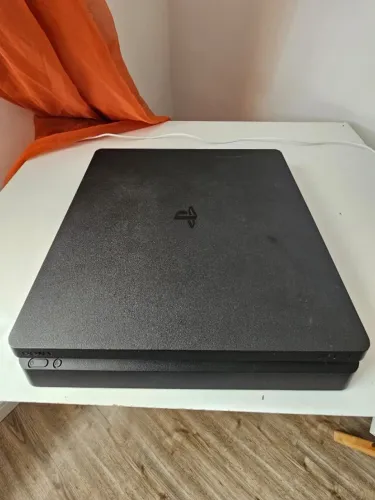 PlayStation 4 Slim 1 TB SSD + 2 Controles Originais + Jogos - Excelente Estado