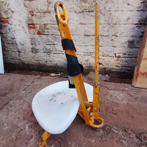 Vendo Cadeirinha de trabalho em altura. Pintura/manutenção limpeza e outros.