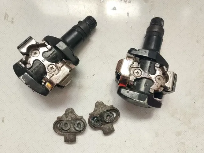 Pedal Shimano M 505 com tacos