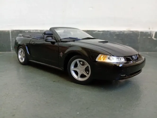 Carros em miniaturas 1/18 - série conversíveis 