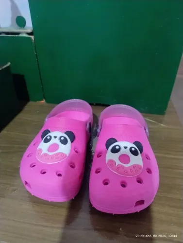 Sandália Crocs fem.23/24 Nova