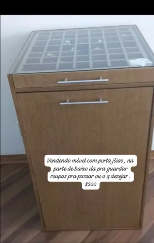 Porta jóia e guarda roupa para passar 