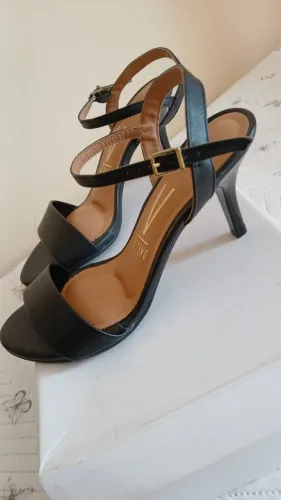 Saltinhos semi novos, sem marcas de uso
