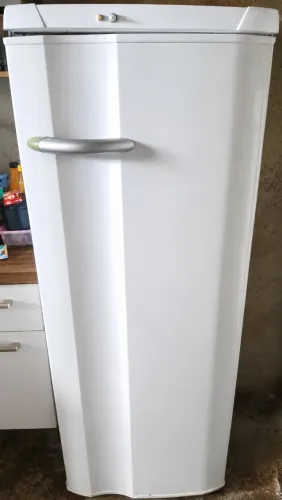 Geladeira em ótimo estado de conservação funcionando perfeitamente