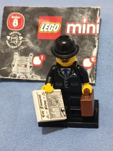 LEGO minifigura Businessman, Series 8, com marcas no jornal