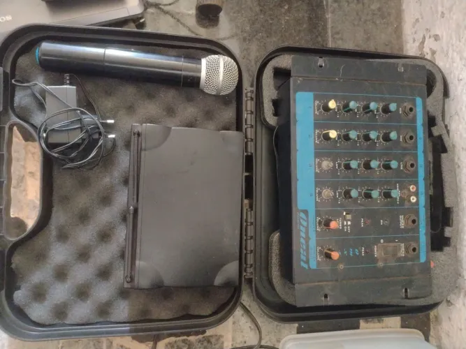 Mesa de som mais microfone