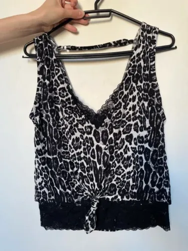 blusa de oncinha com renda