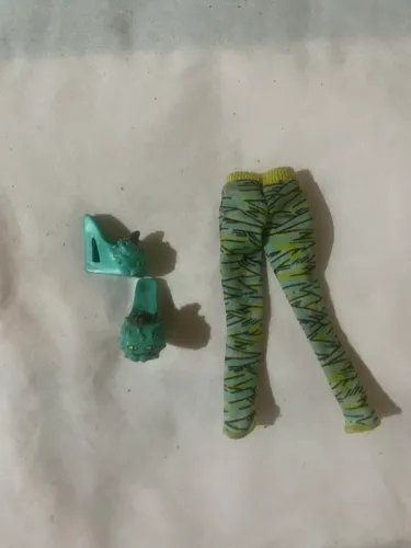 Monster high Cléo roupinha e sapato dead tried