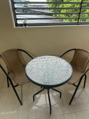 Jogo de mesa e cadeira 