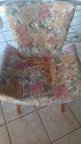 Duas poltronas 150 cada