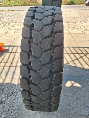 Pneu 275 80 22.5 Pirelli (usado)