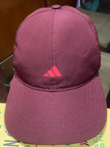 Boné adidas essencial vermelho