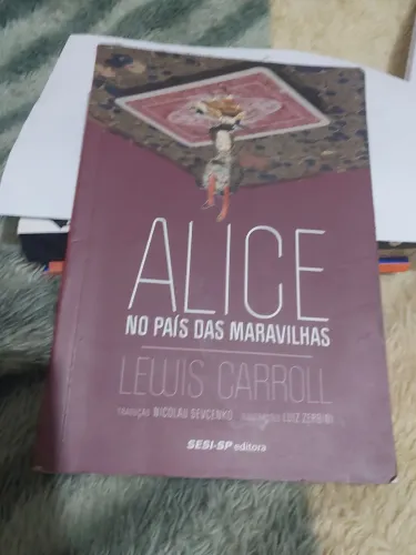 Livro Alice No País das Maravilhas