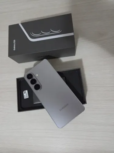 S26 base prata, 512GB, com NF e garantia - estado de novo