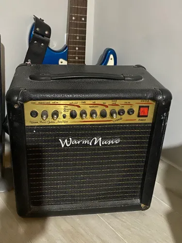Amplificador Warm Music e Guitarra