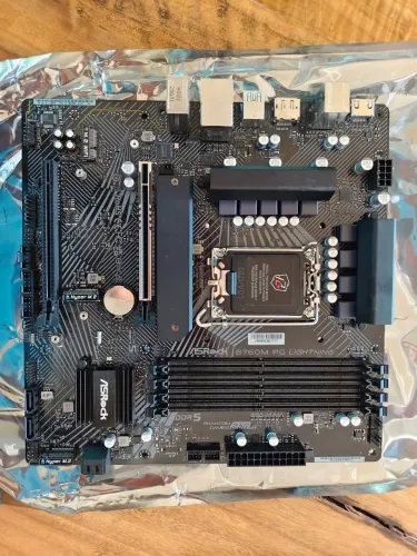 Kit Placa-mãe ASRock B760M + Processador Intel i5 14400f 