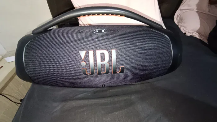 Vendo caixa Boombox3, 6 meses de uso, valor: 1.500